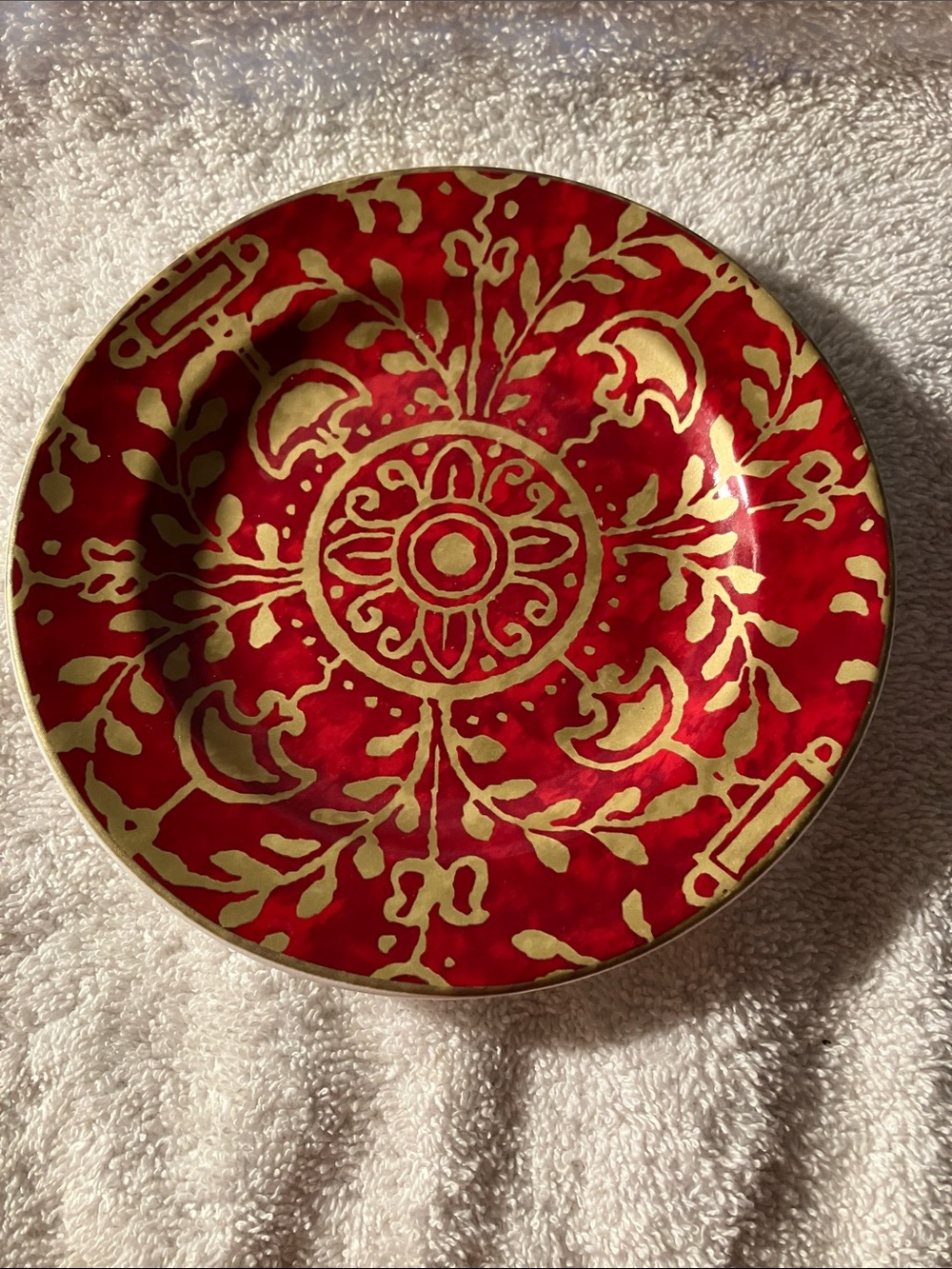 4 222 Fifth Red Pilar 6 1/3” Plates